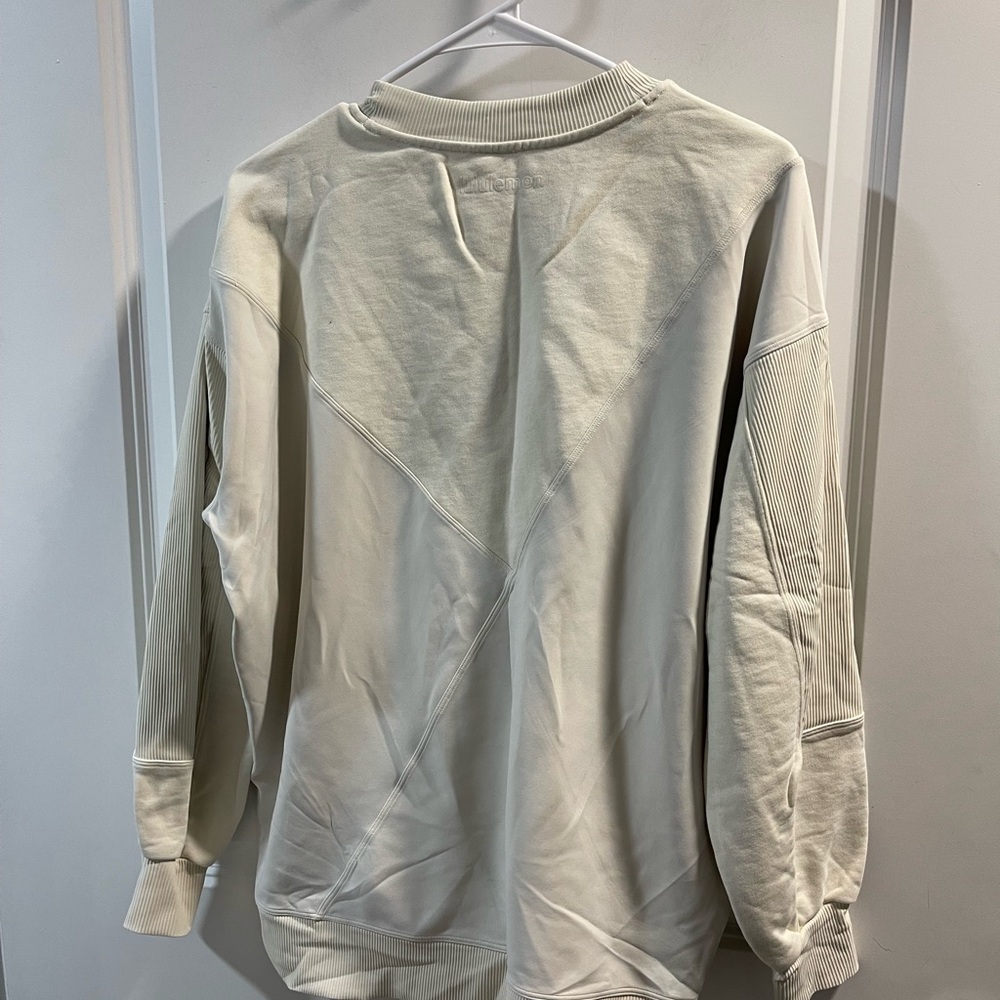 Lululemon Cream Sweatshirt Women’s No Size Tags PTP 24 8/10